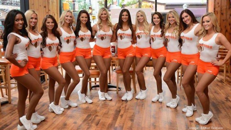 Hooters.jpg